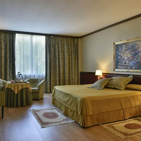 Ariston 4*