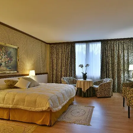 Ariston 4*
