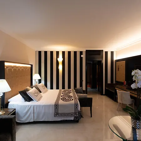 Ariston Hotell